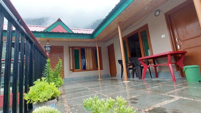 Khushoo Cottage Trvldy Manali (1)